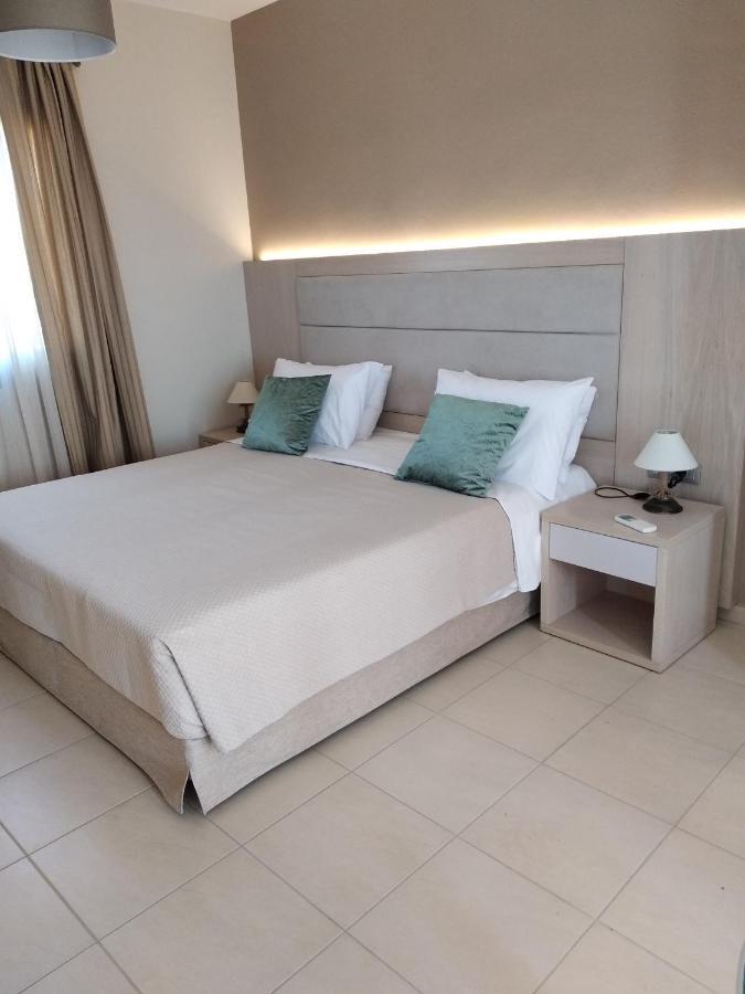 Rita Mare Seafront Villas Heated Pools Jenádi Kültér fotó
